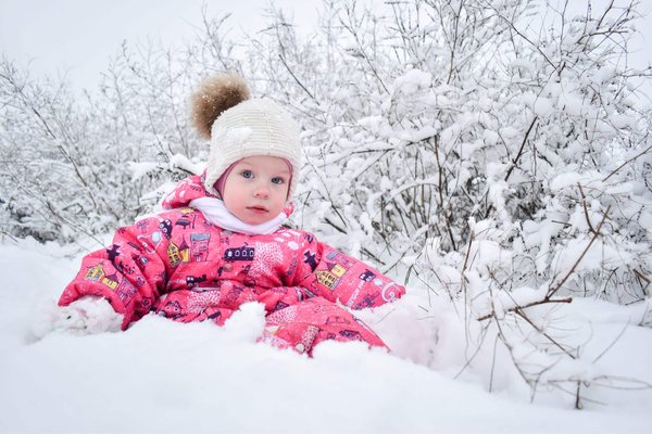 Comment harmoniser des sacs à main colorés avec des tenues de bureau ?