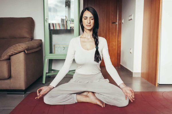 Comment créer un programme de yoga spécifique pour les femmes en période de transition de vie ?