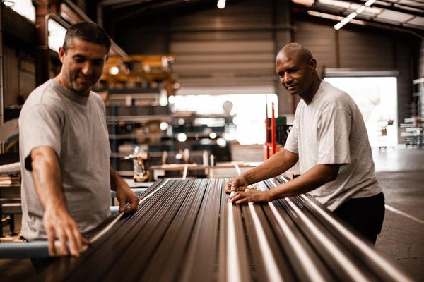 Comment choisir des vêtements adaptés pour des conférences de presse ?